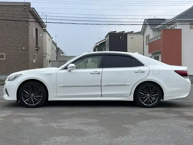 トヨタ クラウン ハイブリッド アスリートS Four JフロンティアLTD 道央・札幌 2017(平29)年 10.8万km ホワイトパールクリスタルシャイン ４WD/寒冷地仕様/サンルーフ/純正メーカーナビ/CD/DVD/BD/BT/フルセグ/プリクラッシュセーフティ/横滑り防止装置/レーダークルーズコントロール/レーンキープアシスト/パーキングアシスト/クリアランスソナー/バックカメラ/ビルトインETC2.0/自動防眩ミラー/ワイパーデアイサー/h粗衣EVMODE/前席パワーシート/前席シートヒーター/前席エアシート/レザーシート/革巻きウッドコンビステアリング/ステアリングリモコン/ハンドルヒーター/MTモード付AT/プッシュスタート/リモートスタート/LEDヘッドライト/オートライト/フォグランプ/電動格納ミラー/ヒーテッドドアミラー/ウィンカーミラー/純正フロアマット/ドアバイザー/社外AW付冬タイヤ積込/215/55/R17/2021年/山7mm