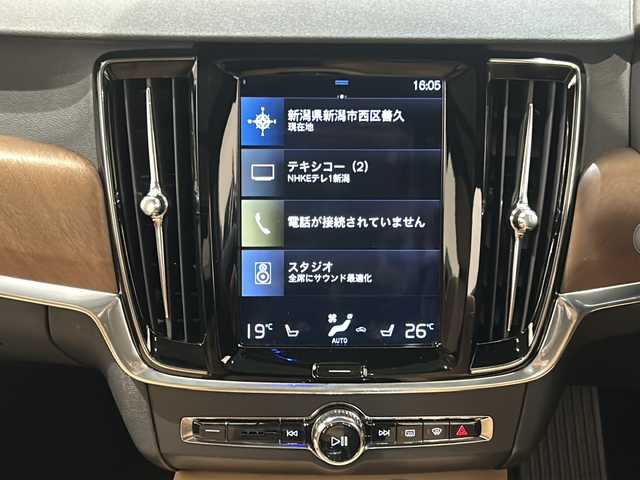 ボルボ Ｖ９０ T6 AWD インスクリプション 新潟県 2017(平29)年 1.1万km クリスタルホワイトP 電動パノラマガラスサンルーフ/Bowers＆Wilkinsプレミアムサウンド/インテリセーフ/-シティセーフティブレーキ/-レーンキープアシスト/-ブラインドスポットモニター/-クロストラフィックアシスト/-360°カメラ/-アダプティブクルーズコントロール/純正HDDナビ/フルセグTV/ETC/ブラウンレザーシート/メモリ付きパワーシート/シートベンチレーション/シートヒーター/ステアリングヒーター/パワーバックドア/純正20インチアルミホイール/ヘッドアップディスプレイ