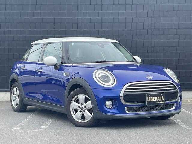 ＭＩＮＩ ミニ クーパー D 埼玉県 2018(平30)年 2.4万km 青Ｍ 純正ナビ　/ＡｐｐｌｅＣａｒＰｌａｙ　/JCWステアリング　/Ｂｌｕｅｔｏｏｔｈ接続　/バックカメラ　/インテリジェントセーフティ　/パーキングアシスト　/ＬＥＤヘッドライト　/ＥＴＣ　/クルーズコントロール