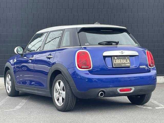 ＭＩＮＩ ミニ クーパー D 埼玉県 2018(平30)年 2.4万km 青Ｍ 純正ナビ　/ＡｐｐｌｅＣａｒＰｌａｙ　/JCWステアリング　/Ｂｌｕｅｔｏｏｔｈ接続　/バックカメラ　/インテリジェントセーフティ　/パーキングアシスト　/ＬＥＤヘッドライト　/ＥＴＣ　/クルーズコントロール