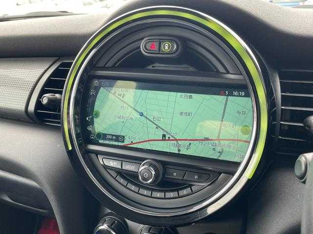 ＭＩＮＩ ミニ クーパー D 埼玉県 2018(平30)年 2.4万km 青Ｍ 純正ナビ　/ＡｐｐｌｅＣａｒＰｌａｙ　/JCWステアリング　/Ｂｌｕｅｔｏｏｔｈ接続　/バックカメラ　/インテリジェントセーフティ　/パーキングアシスト　/ＬＥＤヘッドライト　/ＥＴＣ　/クルーズコントロール