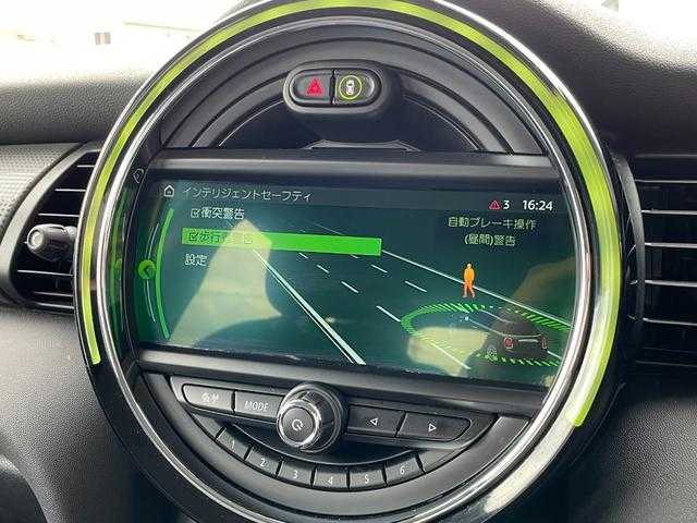 ＭＩＮＩ ミニ クーパー D 埼玉県 2018(平30)年 2.4万km 青Ｍ 純正ナビ　/ＡｐｐｌｅＣａｒＰｌａｙ　/JCWステアリング　/Ｂｌｕｅｔｏｏｔｈ接続　/バックカメラ　/インテリジェントセーフティ　/パーキングアシスト　/ＬＥＤヘッドライト　/ＥＴＣ　/クルーズコントロール