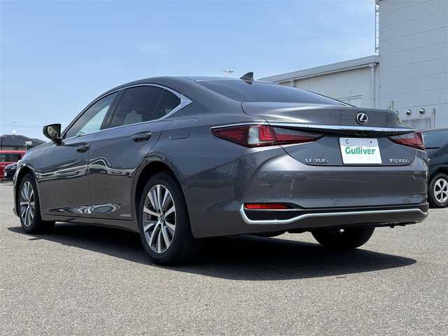 レクサス ＥＳ 300h 大分県 2020(令2)年 3.5万km マーキュリーグレーマイカ ・純正ナビ(CD.DVD.SD.USB.AUX)/・サンルーフ/・テレビキャンセラー/・バックカメラ/・フルセグテレビ/・プリクラッシュセーフティ/・コーナーセンサー/・ブラインドスポットモニター/・オートハイビーム/・レーダークルーズコントロール/・ドライブレコーダー/・ETC 2.0/・パワーシート/・レザーシート/・シートヒーター/・シートクーラー/・シートメモリー/・ステアリングリモコン/・ハンドルヒーター/・パドルシフト
