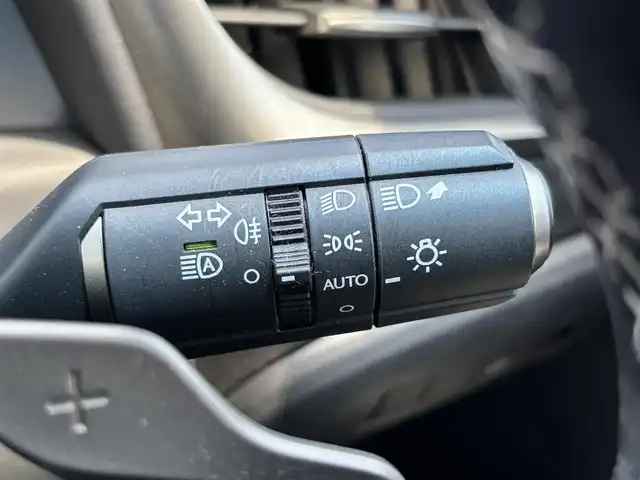 レクサス ＥＳ 300h 大分県 2020(令2)年 3.5万km マーキュリーグレーマイカ ・純正ナビ(CD.DVD.SD.USB.AUX)/・サンルーフ/・テレビキャンセラー/・バックカメラ/・フルセグテレビ/・プリクラッシュセーフティ/・コーナーセンサー/・ブラインドスポットモニター/・オートハイビーム/・レーダークルーズコントロール/・ドライブレコーダー/・ETC 2.0/・パワーシート/・レザーシート/・シートヒーター/・シートクーラー/・シートメモリー/・ステアリングリモコン/・ハンドルヒーター/・パドルシフト