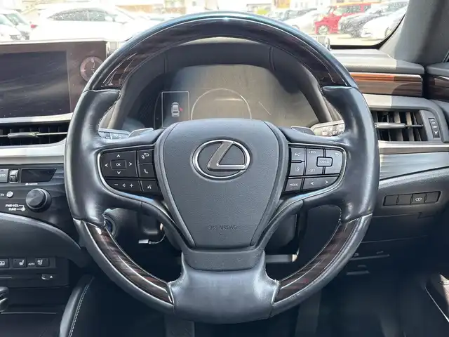 レクサス ＥＳ 300h 大分県 2020(令2)年 3.5万km マーキュリーグレーマイカ ・純正ナビ(CD.DVD.SD.USB.AUX)/・サンルーフ/・テレビキャンセラー/・バックカメラ/・フルセグテレビ/・プリクラッシュセーフティ/・コーナーセンサー/・ブラインドスポットモニター/・オートハイビーム/・レーダークルーズコントロール/・ドライブレコーダー/・ETC 2.0/・パワーシート/・レザーシート/・シートヒーター/・シートクーラー/・シートメモリー/・ステアリングリモコン/・ハンドルヒーター/・パドルシフト