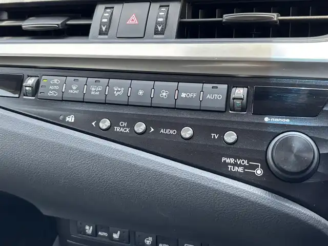 レクサス ＥＳ 300h 大分県 2020(令2)年 3.5万km マーキュリーグレーマイカ ・純正ナビ(CD.DVD.SD.USB.AUX)/・サンルーフ/・テレビキャンセラー/・バックカメラ/・フルセグテレビ/・プリクラッシュセーフティ/・コーナーセンサー/・ブラインドスポットモニター/・オートハイビーム/・レーダークルーズコントロール/・ドライブレコーダー/・ETC 2.0/・パワーシート/・レザーシート/・シートヒーター/・シートクーラー/・シートメモリー/・ステアリングリモコン/・ハンドルヒーター/・パドルシフト