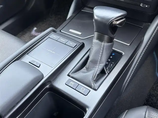レクサス ＥＳ 300h 大分県 2020(令2)年 3.5万km マーキュリーグレーマイカ ・純正ナビ(CD.DVD.SD.USB.AUX)/・サンルーフ/・テレビキャンセラー/・バックカメラ/・フルセグテレビ/・プリクラッシュセーフティ/・コーナーセンサー/・ブラインドスポットモニター/・オートハイビーム/・レーダークルーズコントロール/・ドライブレコーダー/・ETC 2.0/・パワーシート/・レザーシート/・シートヒーター/・シートクーラー/・シートメモリー/・ステアリングリモコン/・ハンドルヒーター/・パドルシフト