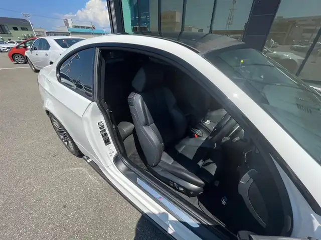 ＢＭＷ Ｍ３ 石川県 2008(平20)年 4.7万km アルピンホワイトⅢ Mドライブパッケージ/黒革シート/シートヒーター/フロント/サイド/リアカーボンスポイラー/カーボンルーフ/純正ナビ/クリアランスソナー/コンフォートアクセス/クルーズコントロール