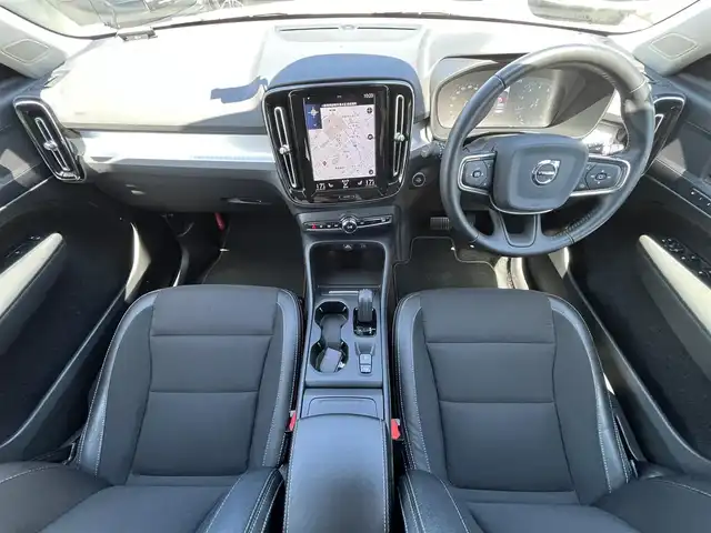 ボルボ ＸＣ４０ T4 モメンタム 静岡県 2020(令2)年 5万km アイスホワイト アダプティブクルーズコントロール/純正ナビ/（フルセグ/BT/USB)/360°カメラ/電動リアゲート/ハーフレザーシート/BLIS/レーンキープアシスト/クロストラフィックアラート/シートヒーター/パワーシート/パーキングアシスト/前後ドライブレコーダー/LEDヘッドライト/純正18インチアルミホイール/ステアリングヒーター/純正フロアマット/ETC