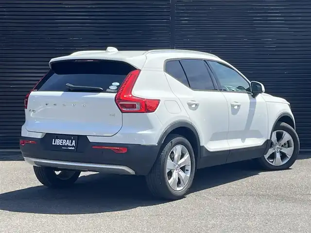 ボルボ ＸＣ４０ T4 モメンタム 静岡県 2020(令2)年 5万km アイスホワイト アダプティブクルーズコントロール/純正ナビ/（フルセグ/BT/USB)/360°カメラ/電動リアゲート/ハーフレザーシート/BLIS/レーンキープアシスト/クロストラフィックアラート/シートヒーター/パワーシート/パーキングアシスト/前後ドライブレコーダー/LEDヘッドライト/純正18インチアルミホイール/ステアリングヒーター/純正フロアマット/ETC