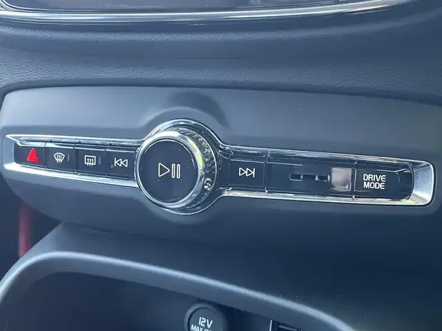 ボルボ ＸＣ４０ T4 モメンタム 静岡県 2020(令2)年 5万km アイスホワイト アダプティブクルーズコントロール/純正ナビ/（フルセグ/BT/USB)/360°カメラ/電動リアゲート/ハーフレザーシート/BLIS/レーンキープアシスト/クロストラフィックアラート/シートヒーター/パワーシート/パーキングアシスト/前後ドライブレコーダー/LEDヘッドライト/純正18インチアルミホイール/ステアリングヒーター/純正フロアマット/ETC