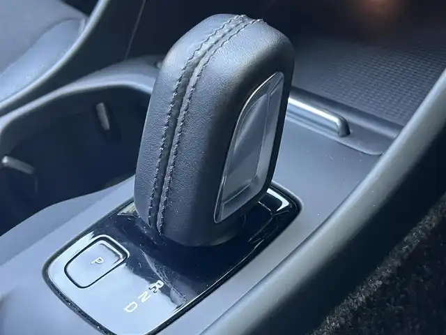ボルボ ＸＣ４０ T4 モメンタム 静岡県 2020(令2)年 5万km アイスホワイト アダプティブクルーズコントロール/純正ナビ/（フルセグ/BT/USB)/360°カメラ/電動リアゲート/ハーフレザーシート/BLIS/レーンキープアシスト/クロストラフィックアラート/シートヒーター/パワーシート/パーキングアシスト/前後ドライブレコーダー/LEDヘッドライト/純正18インチアルミホイール/ステアリングヒーター/純正フロアマット/ETC