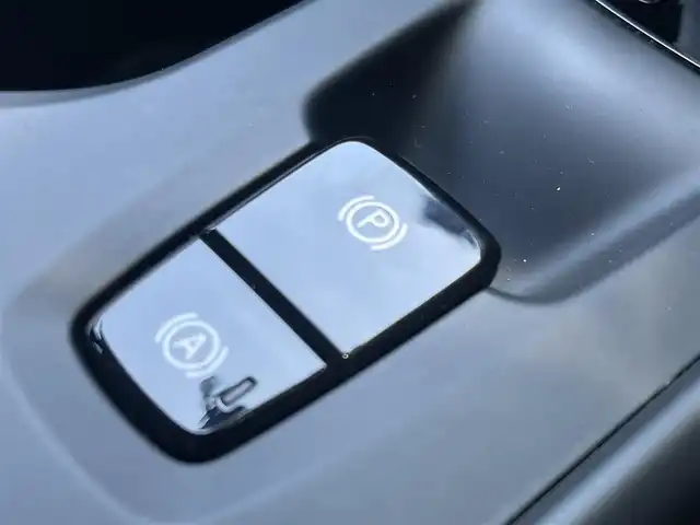 ボルボ ＸＣ４０ T4 モメンタム 静岡県 2020(令2)年 5万km アイスホワイト アダプティブクルーズコントロール/純正ナビ/（フルセグ/BT/USB)/360°カメラ/電動リアゲート/ハーフレザーシート/BLIS/レーンキープアシスト/クロストラフィックアラート/シートヒーター/パワーシート/パーキングアシスト/前後ドライブレコーダー/LEDヘッドライト/純正18インチアルミホイール/ステアリングヒーター/純正フロアマット/ETC