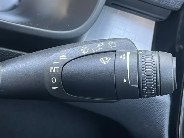 ボルボ ＸＣ４０ T4 モメンタム 静岡県 2020(令2)年 5万km アイスホワイト アダプティブクルーズコントロール/純正ナビ/（フルセグ/BT/USB)/360°カメラ/電動リアゲート/ハーフレザーシート/BLIS/レーンキープアシスト/クロストラフィックアラート/シートヒーター/パワーシート/パーキングアシスト/前後ドライブレコーダー/LEDヘッドライト/純正18インチアルミホイール/ステアリングヒーター/純正フロアマット/ETC