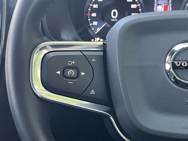 ボルボ ＸＣ４０ T4 モメンタム 静岡県 2020(令2)年 5万km アイスホワイト アダプティブクルーズコントロール/純正ナビ/（フルセグ/BT/USB)/360°カメラ/電動リアゲート/ハーフレザーシート/BLIS/レーンキープアシスト/クロストラフィックアラート/シートヒーター/パワーシート/パーキングアシスト/前後ドライブレコーダー/LEDヘッドライト/純正18インチアルミホイール/ステアリングヒーター/純正フロアマット/ETC