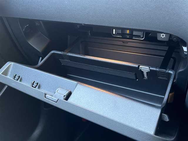 ボルボ ＸＣ４０ T4 モメンタム 静岡県 2020(令2)年 5万km アイスホワイト アダプティブクルーズコントロール/純正ナビ/（フルセグ/BT/USB)/360°カメラ/電動リアゲート/ハーフレザーシート/BLIS/レーンキープアシスト/クロストラフィックアラート/シートヒーター/パワーシート/パーキングアシスト/前後ドライブレコーダー/LEDヘッドライト/純正18インチアルミホイール/ステアリングヒーター/純正フロアマット/ETC