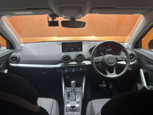 アウディ Ｑ２ 1．0 TFSI スポーツ 千葉県 2018(平30)年 4.8万km ミトスブラックメタリック アシスタンスＰＫＧ　/バーチャルコックピット　/純正ナビ　/バックカメラ　/電動リアゲート　/ＡＣＣ　/シートヒーター　/サイドアシスト　/レーンアシスト　/ＥＴＣ