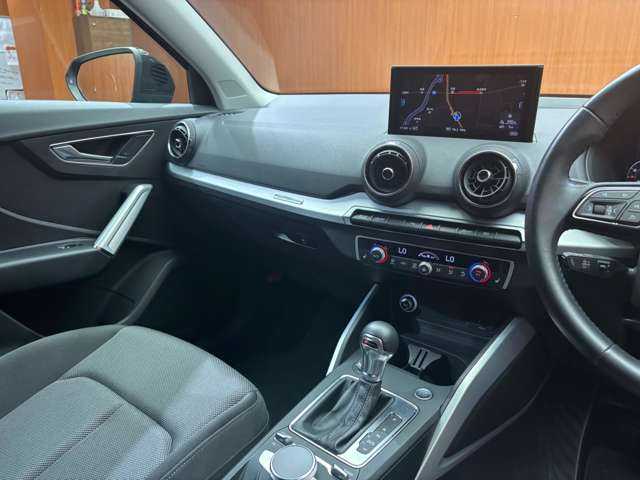 アウディ Ｑ２ 1．0 TFSI スポーツ 千葉県 2018(平30)年 4.8万km ミトスブラックメタリック アシスタンスＰＫＧ　/バーチャルコックピット　/純正ナビ　/バックカメラ　/電動リアゲート　/ＡＣＣ　/シートヒーター　/サイドアシスト　/レーンアシスト　/ＥＴＣ