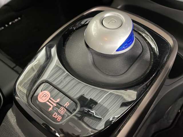 日産 ノート e－パワー メダリスト 福岡県 2017(平29)年 2.3万km ダークメタルグレー 純正ナビＡＭＦＭＣＤＤＶＤＢＴＵＳＢｉｐｏｄ　/バックカメラ　/全方位カメラ/フルセグＴＶ/純正フロアマット/純正１５インチアルミ/横滑り防止装置/前後コーナーセンサー/レーンキープアシスト/オートライト/ハーフレザー/衝突軽減ブレーキ/プッシュスタートボタン/スマートキー