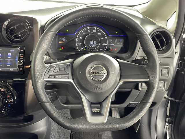 日産 ノート e－パワー メダリスト 福岡県 2017(平29)年 2.3万km ダークメタルグレー 純正ナビＡＭＦＭＣＤＤＶＤＢＴＵＳＢｉｐｏｄ　/バックカメラ　/全方位カメラ/フルセグＴＶ/純正フロアマット/純正１５インチアルミ/横滑り防止装置/前後コーナーセンサー/レーンキープアシスト/オートライト/ハーフレザー/衝突軽減ブレーキ/プッシュスタートボタン/スマートキー