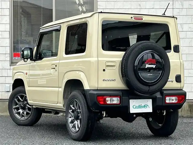 スズキ ジムニー XC 福岡県 2024(令6)年 0.2万km シフォンアイボリーM ワンオーナー/純正Panasonic8インチSDナビ【CN-FZ896】/(AM/FM/Bluetooth/CD/DVD/HDMI/SD/フルセグTV】/バックカメラ/ビルトインETC2.0/D/N席シートヒーター/アイドリングストップ/オートライト/クルーズコントロール/デュアルセンサーブレーキサポート/ヘッドライトウォッシャー/ヒルディセントコントロール/クリアランスソナー/車線逸脱警報/盗難防止装置/横滑り防止機能/電格ウィンカーミラー/プッシュスタート/純正フロアマット/純正16インチアルミホイール/ステアリングスイッチ/フロントフォグランプ/ドアバイザー/充電USBジャック/保証書/取扱説明書/ナビ取扱説明書