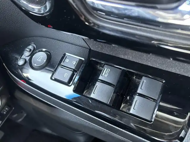ホンダ Ｎ ＢＯＸ カスタム L 福岡県 2022(令4)年 5万km プラチナホワイトパール ホンダセンシング/横滑り防止機能/レーンキープアシスト/盗難防止機能/衝突被害軽減システム/バックカメラ/純正ナビ/フルセグTV/USB/Bluetooth/CD/ipod/AUX/ETC/純正フロアマット/純正AW/シートヒーター/片側パワースライドドア/イージードアクローザー/ベンチシート/チップアップシート/ACC