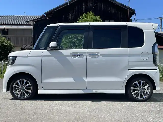 ホンダ Ｎ ＢＯＸ カスタム L 福岡県 2022(令4)年 5万km プラチナホワイトパール ホンダセンシング/横滑り防止機能/レーンキープアシスト/盗難防止機能/衝突被害軽減システム/バックカメラ/純正ナビ/フルセグTV/USB/Bluetooth/CD/ipod/AUX/ETC/純正フロアマット/純正AW/シートヒーター/片側パワースライドドア/イージードアクローザー/ベンチシート/チップアップシート/ACC