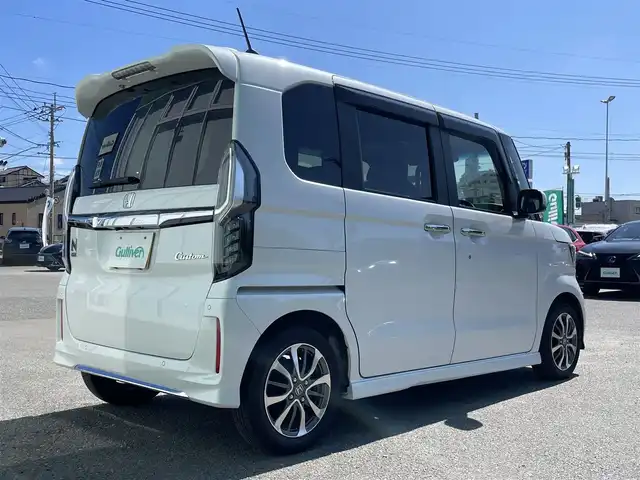 ホンダ Ｎ ＢＯＸ カスタム L 福岡県 2022(令4)年 5万km プラチナホワイトパール ホンダセンシング/横滑り防止機能/レーンキープアシスト/盗難防止機能/衝突被害軽減システム/バックカメラ/純正ナビ/フルセグTV/USB/Bluetooth/CD/ipod/AUX/ETC/純正フロアマット/純正AW/シートヒーター/片側パワースライドドア/イージードアクローザー/ベンチシート/チップアップシート/ACC