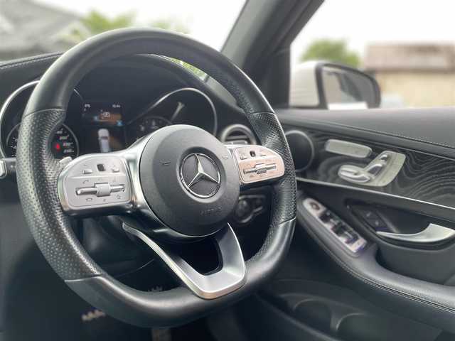 メルセデス・ベンツ ＧＬＣ２２０ d 4マチック AMGライン 栃木県 2020(令2)年 5.3万km ポーラホワイト パノラミックスライディングルーフ/レーダーセーフティ /キーレスゴー/パドルシフト/ACC/ナビ/全方位カメラ/フルセグTV/ETC/パワーシート /全席シートヒーター /パワーテールゲート/LEDヘッドライト/オートライト/パークトロニック /エアサスペンション/レーンキープアシスト/ブラインドスポット /ドラレコ前後/アンビエントライト