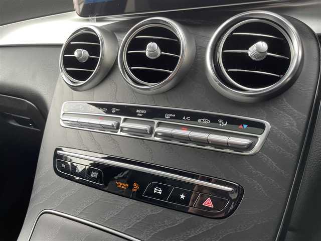 メルセデス・ベンツ ＧＬＣ２２０ d 4マチック AMGライン 栃木県 2020(令2)年 5.3万km ポーラホワイト パノラミックスライディングルーフ/レーダーセーフティ /キーレスゴー/パドルシフト/ACC/ナビ/全方位カメラ/フルセグTV/ETC/パワーシート /全席シートヒーター /パワーテールゲート/LEDヘッドライト/オートライト/パークトロニック /エアサスペンション/レーンキープアシスト/ブラインドスポット /ドラレコ前後/アンビエントライト