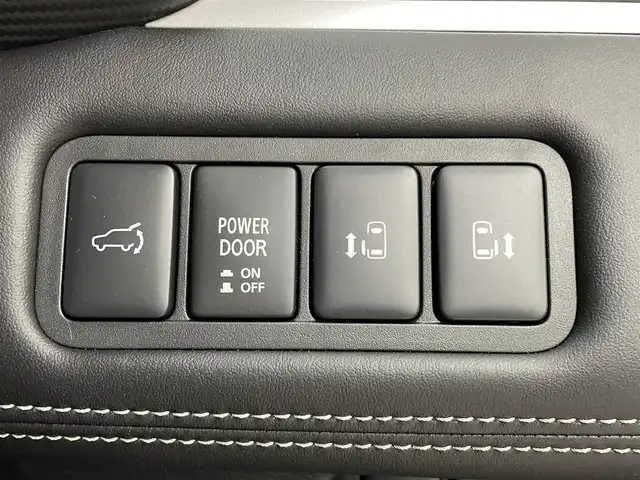 三菱 デリカＤ：５ シャモニー 宮城県 2025(令7)年 0.1千km グレーⅡ CHAMONIX (8人)　4WD　e-Assist/オリジナルナビ取付パッケージ＋リアモニター取付パッケージ(25/300)　ステップレス　（8人）D:5専用11型ナビゲーション(322/300)/登録済未使用車/アルパイン１１型ナビ/ＨＤＭＩ入力端子/専用ハーフレザーシート/パワーバックドア/パワーシート/シート／ステアリングヒーター/ＢＳＭ/アダプティブクルーズコントロール/フルセグＴＶ/専用１８ＡＷ