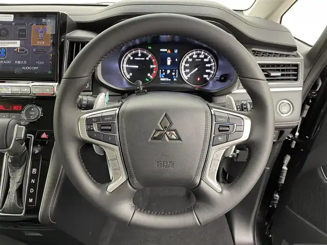 三菱 デリカＤ：５ シャモニー 宮城県 2025(令7)年 0.1千km グレーⅡ CHAMONIX (8人)　4WD　e-Assist/オリジナルナビ取付パッケージ＋リアモニター取付パッケージ(25/300)　ステップレス　（8人）D:5専用11型ナビゲーション(322/300)/登録済未使用車/アルパイン１１型ナビ/ＨＤＭＩ入力端子/専用ハーフレザーシート/パワーバックドア/パワーシート/シート／ステアリングヒーター/ＢＳＭ/アダプティブクルーズコントロール/フルセグＴＶ/専用１８ＡＷ