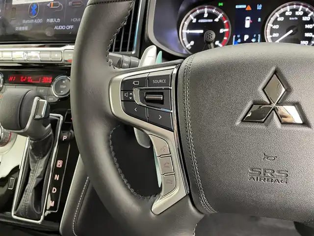 三菱 デリカＤ：５ シャモニー 宮城県 2025(令7)年 0.1千km グレーⅡ CHAMONIX (8人)　4WD　e-Assist/オリジナルナビ取付パッケージ＋リアモニター取付パッケージ(25/300)　ステップレス　（8人）D:5専用11型ナビゲーション(322/300)/登録済未使用車/アルパイン１１型ナビ/ＨＤＭＩ入力端子/専用ハーフレザーシート/パワーバックドア/パワーシート/シート／ステアリングヒーター/ＢＳＭ/アダプティブクルーズコントロール/フルセグＴＶ/専用１８ＡＷ