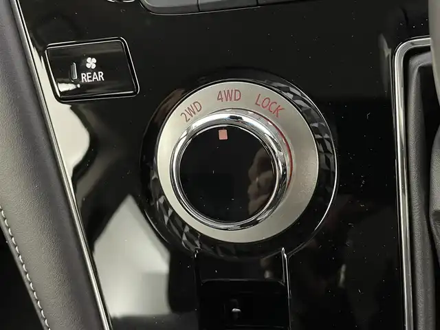 三菱 デリカＤ：５ シャモニー 宮城県 2025(令7)年 0.1千km グレーⅡ CHAMONIX (8人)　4WD　e-Assist/オリジナルナビ取付パッケージ＋リアモニター取付パッケージ(25/300)　ステップレス　（8人）D:5専用11型ナビゲーション(322/300)/登録済未使用車/アルパイン１１型ナビ/ＨＤＭＩ入力端子/専用ハーフレザーシート/パワーバックドア/パワーシート/シート／ステアリングヒーター/ＢＳＭ/アダプティブクルーズコントロール/フルセグＴＶ/専用１８ＡＷ