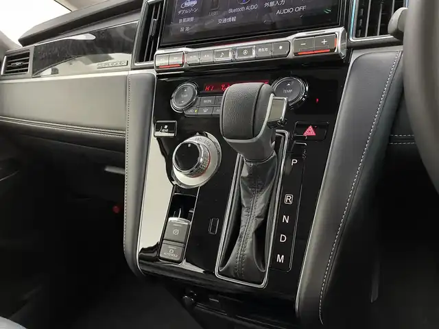 三菱 デリカＤ：５ シャモニー 宮城県 2025(令7)年 0.1千km グレーⅡ CHAMONIX (8人)　4WD　e-Assist/オリジナルナビ取付パッケージ＋リアモニター取付パッケージ(25/300)　ステップレス　（8人）D:5専用11型ナビゲーション(322/300)/登録済未使用車/アルパイン１１型ナビ/ＨＤＭＩ入力端子/専用ハーフレザーシート/パワーバックドア/パワーシート/シート／ステアリングヒーター/ＢＳＭ/アダプティブクルーズコントロール/フルセグＴＶ/専用１８ＡＷ