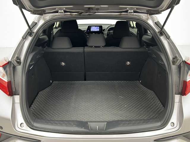 トヨタ Ｃ－ＨＲ S 宮城県 2017(平29)年 7.1万km メタルストリームM 禁煙車/トヨタセーフティセンス/・プリクラッシュセーフティ/・レーンディパーチャーアラート/・オートクルーズコントロール/・オートハイビーム/純正SDナビ/・CD.DVD.SD.BT/フルセグTV/バックカメラ/ビルトインETC/オートライト/電子パーキングブレーキ/ブレーキホールド/前後クリアランスソナー/アイドリングストップ/横滑り防止装置/プッシュスタート/スマートキー