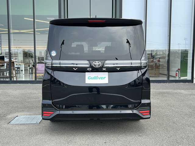 トヨタ ヴォクシー S－G 愛媛県 2023(令5)年 2万km アティチュードブラックマイカ 純正ディスプレイオーディオ/両側パワースライドドア/ETC2.0/クルーズコントロール/コーナーセンサー前後/オートハイビーム/オートライト/LED/レーンキープアシスト/バックカメラ/ウォークスルー/純正16AW/Bluetooth/スマートキー