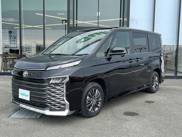 トヨタ ヴォクシー S－G 愛媛県 2023(令5)年 2万km アティチュードブラックマイカ 純正ディスプレイオーディオ/両側パワースライドドア/ETC2.0/クルーズコントロール/コーナーセンサー前後/オートハイビーム/オートライト/LED/レーンキープアシスト/バックカメラ/ウォークスルー/純正16AW/Bluetooth/スマートキー