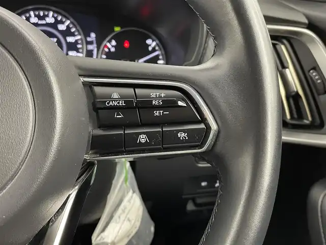 マツダ ＣＸ－６０ XD Sパッケージ 大分県 2024(令6)年 2.2万km ジェットブラックマイカ 純正10.25インチセンターディスプレイ/（AM/FM/Bluetooth/フルセグ/スマホ連携）/360°ビューモニター/ワイヤレス充電/ビルトインETC/アダプティブLEDヘッドライト/レーンキープアシストシステム/緊急時車線維持支援/ブラインドスポットモニタリング/スマートブレーキサポート/（前方・後進時検知機能/後進時左右接近物検知機能）/全車速追従機能付マツダレーダークルーズコントロール/前側方接近車両検知/交通標識認知システム/本革巻きステアリング/ステアリングリモコン/ステアリングヒーター/運転席パワーシート/運転席シートメモリ/前席シートヒーター/純正LEDヘッドライト/オートライト/オールオートウィンドウ/パワーバックドア/電動パーキングブレーキ/オートブレーキホールド/HDMI入力端子/トノカバー/アイドリングストップ