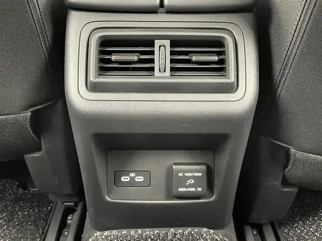 マツダ ＣＸ－６０ XD Sパッケージ 大分県 2024(令6)年 2.2万km ジェットブラックマイカ 純正10.25インチセンターディスプレイ/（AM/FM/Bluetooth/フルセグ/スマホ連携）/360°ビューモニター/ワイヤレス充電/ビルトインETC/アダプティブLEDヘッドライト/レーンキープアシストシステム/緊急時車線維持支援/ブラインドスポットモニタリング/スマートブレーキサポート/（前方・後進時検知機能/後進時左右接近物検知機能）/全車速追従機能付マツダレーダークルーズコントロール/前側方接近車両検知/交通標識認知システム/本革巻きステアリング/ステアリングリモコン/ステアリングヒーター/運転席パワーシート/運転席シートメモリ/前席シートヒーター/純正LEDヘッドライト/オートライト/オールオートウィンドウ/パワーバックドア/電動パーキングブレーキ/オートブレーキホールド/HDMI入力端子/トノカバー/アイドリングストップ