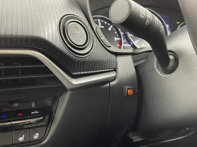 マツダ ＣＸ－６０ XD Sパッケージ 大分県 2024(令6)年 2.2万km ジェットブラックマイカ 純正10.25インチセンターディスプレイ/（AM/FM/Bluetooth/フルセグ/スマホ連携）/360°ビューモニター/ワイヤレス充電/ビルトインETC/アダプティブLEDヘッドライト/レーンキープアシストシステム/緊急時車線維持支援/ブラインドスポットモニタリング/スマートブレーキサポート/（前方・後進時検知機能/後進時左右接近物検知機能）/全車速追従機能付マツダレーダークルーズコントロール/前側方接近車両検知/交通標識認知システム/本革巻きステアリング/ステアリングリモコン/ステアリングヒーター/運転席パワーシート/運転席シートメモリ/前席シートヒーター/純正LEDヘッドライト/オートライト/オールオートウィンドウ/パワーバックドア/電動パーキングブレーキ/オートブレーキホールド/HDMI入力端子/トノカバー/アイドリングストップ