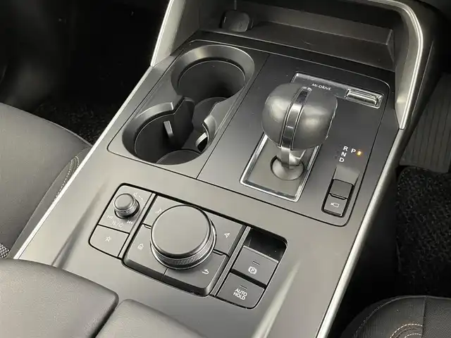 マツダ ＣＸ－６０ XD Sパッケージ 大分県 2024(令6)年 2.2万km ジェットブラックマイカ 純正10.25インチセンターディスプレイ/（AM/FM/Bluetooth/フルセグ/スマホ連携）/360°ビューモニター/ワイヤレス充電/ビルトインETC/アダプティブLEDヘッドライト/レーンキープアシストシステム/緊急時車線維持支援/ブラインドスポットモニタリング/スマートブレーキサポート/（前方・後進時検知機能/後進時左右接近物検知機能）/全車速追従機能付マツダレーダークルーズコントロール/前側方接近車両検知/交通標識認知システム/本革巻きステアリング/ステアリングリモコン/ステアリングヒーター/運転席パワーシート/運転席シートメモリ/前席シートヒーター/純正LEDヘッドライト/オートライト/オールオートウィンドウ/パワーバックドア/電動パーキングブレーキ/オートブレーキホールド/HDMI入力端子/トノカバー/アイドリングストップ