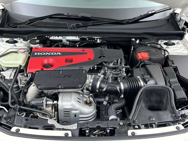ホンダ シビック タイプR 三重県 2025(令7)年 0.8万km チャンピオンシップホワイト /禁煙車　//レーダークルーズコントロール　//前後ドライブレコーダー　//ＥＴＣ　//クリアランスソナー　//ＢＳＭ　//オートハイビーム　//フルセグＴＶ・BT・USB・スマホ連動//ＬＥＤライト　//電動パーキングブレーキ　//ステアリングリモコン