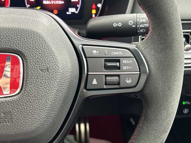 ホンダ シビック タイプR 三重県 2025(令7)年 0.8万km チャンピオンシップホワイト /禁煙車　//レーダークルーズコントロール　//前後ドライブレコーダー　//ＥＴＣ　//クリアランスソナー　//ＢＳＭ　//オートハイビーム　//フルセグＴＶ・BT・USB・スマホ連動//ＬＥＤライト　//電動パーキングブレーキ　//ステアリングリモコン