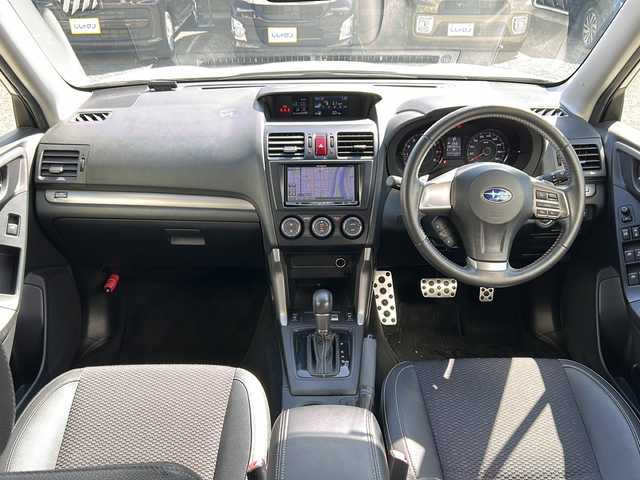 スバル フォレスター 2．0XT 京都府 2014(平26)年 8.1万km サテンホワイトパール (株)IDOMが運営する【じしゃロン伏見店】の自社ローン専用車両になりますこちらは現金またはオートローンご利用時の価格です。自社ローンご希望の方は別途その旨お申付け下さい/社外ナビ/社外品マフラー/DTV/Bカメラ/前席パワーシート/シートヒーター/クルコン/BT/CD/DVD/パドルシフト/ハーフレザー