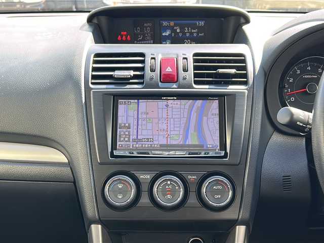 スバル フォレスター 2．0XT 京都府 2014(平26)年 8.1万km サテンホワイトパール (株)IDOMが運営する【じしゃロン伏見店】の自社ローン専用車両になりますこちらは現金またはオートローンご利用時の価格です。自社ローンご希望の方は別途その旨お申付け下さい/社外ナビ/社外品マフラー/DTV/Bカメラ/前席パワーシート/シートヒーター/クルコン/BT/CD/DVD/パドルシフト/ハーフレザー