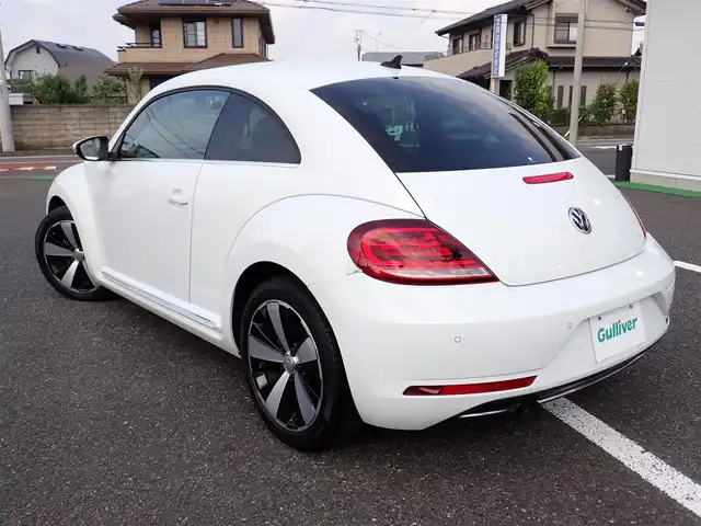 フォルクスワーゲン ザ・ビートル エクスクルーシブ 千葉県 2018(平30)年 5.6万km 白 500台限定車/ダイヤモンドステッチレザーシート/純正18インチアルミホイール/2ゾーンフルオートエアコン/Fシートヒーター/F、Rコーナーセンサー/純正7インチナビゲーシュン/・バックカメラー/・Bluetooth接続/・地上波フルセグTV/ビルトインETC/パドルシフト/オートライト/クルーズコントロール/スマートキー2個/プッシュスタート/取扱い説明書