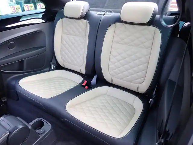 フォルクスワーゲン ザ・ビートル エクスクルーシブ 千葉県 2018(平30)年 5.6万km 白 500台限定車/ダイヤモンドステッチレザーシート/純正18インチアルミホイール/2ゾーンフルオートエアコン/Fシートヒーター/F、Rコーナーセンサー/純正7インチナビゲーシュン/・バックカメラー/・Bluetooth接続/・地上波フルセグTV/ビルトインETC/パドルシフト/オートライト/クルーズコントロール/スマートキー2個/プッシュスタート/取扱い説明書