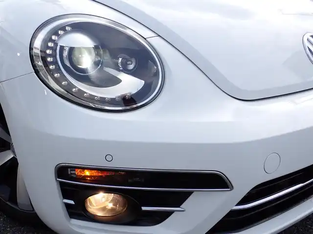 フォルクスワーゲン ザ・ビートル エクスクルーシブ 千葉県 2018(平30)年 5.6万km 白 500台限定車/ダイヤモンドステッチレザーシート/純正18インチアルミホイール/2ゾーンフルオートエアコン/Fシートヒーター/F、Rコーナーセンサー/純正7インチナビゲーシュン/・バックカメラー/・Bluetooth接続/・地上波フルセグTV/ビルトインETC/パドルシフト/オートライト/クルーズコントロール/スマートキー2個/プッシュスタート/取扱い説明書