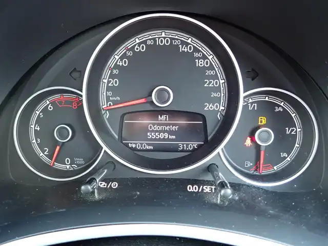 フォルクスワーゲン ザ・ビートル エクスクルーシブ 千葉県 2018(平30)年 5.6万km 白 500台限定車/ダイヤモンドステッチレザーシート/純正18インチアルミホイール/2ゾーンフルオートエアコン/Fシートヒーター/F、Rコーナーセンサー/純正7インチナビゲーシュン/・バックカメラー/・Bluetooth接続/・地上波フルセグTV/ビルトインETC/パドルシフト/オートライト/クルーズコントロール/スマートキー2個/プッシュスタート/取扱い説明書